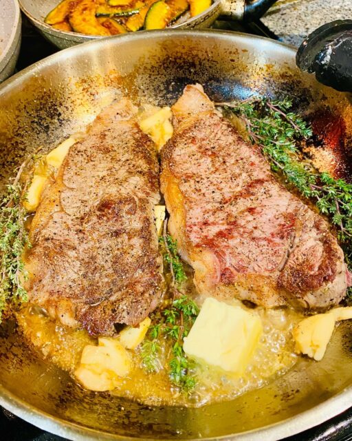 Dry Aged Rib-Eye Steak for Christmas dinner🎄✨
Once you know how to cook steak, it’s easy🧑🏻🍳
(Thank you Gordon Ramsey!)
But I should have asked the butcher to cut the meat thicker 🥩🤔 (Still leaning😁)
Merry Christmas, everyone🎄💕
Recipes, Cooking Tips, Cooking Videos
⇩⇩⇩
EATwithOHASHI.com
(Website link in bio @EATwithOHASHI_official )